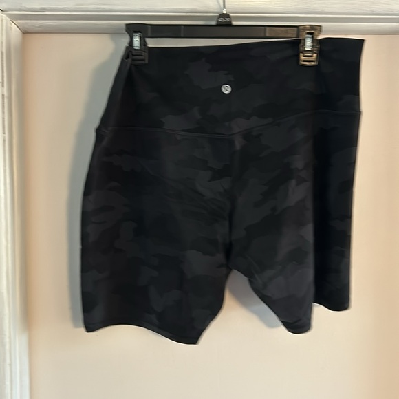 Lululemon align black bike shorts size 18 - Picture 2 of 3